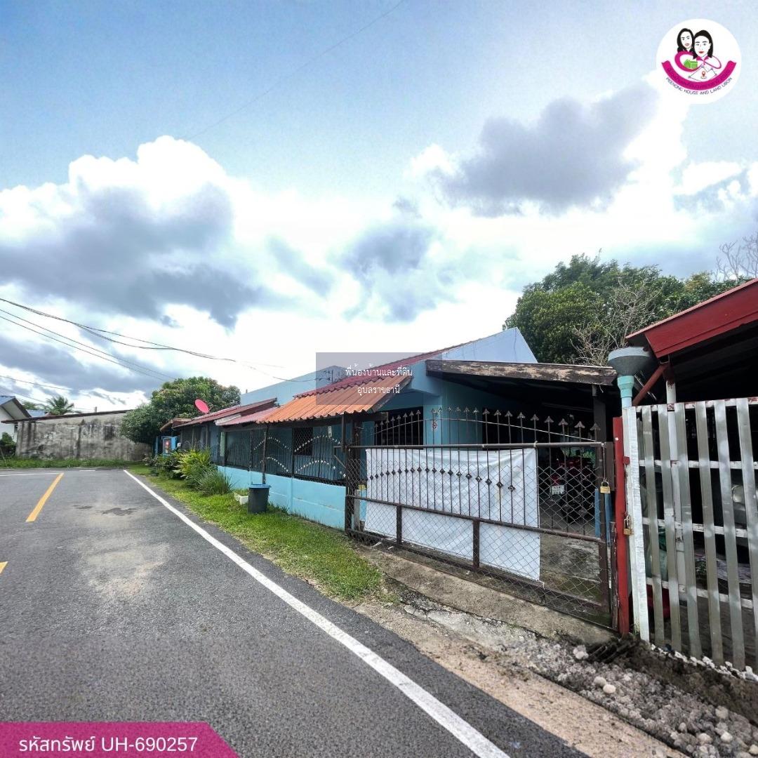 บ้านแฝดทำเลดี ใกล้ถนนวาริน–กันทรารมย์
